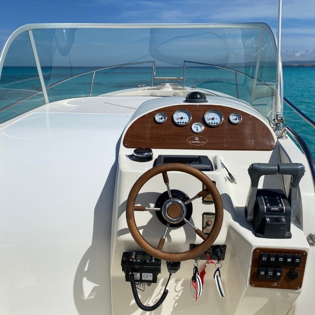 Alquilar barco en Ibiza sin patrón: todo lo que necesitas saber