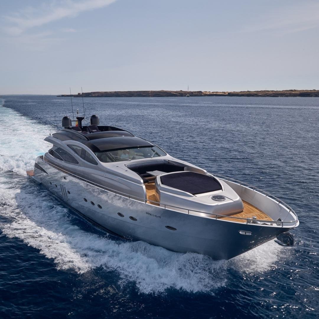Pershing 90