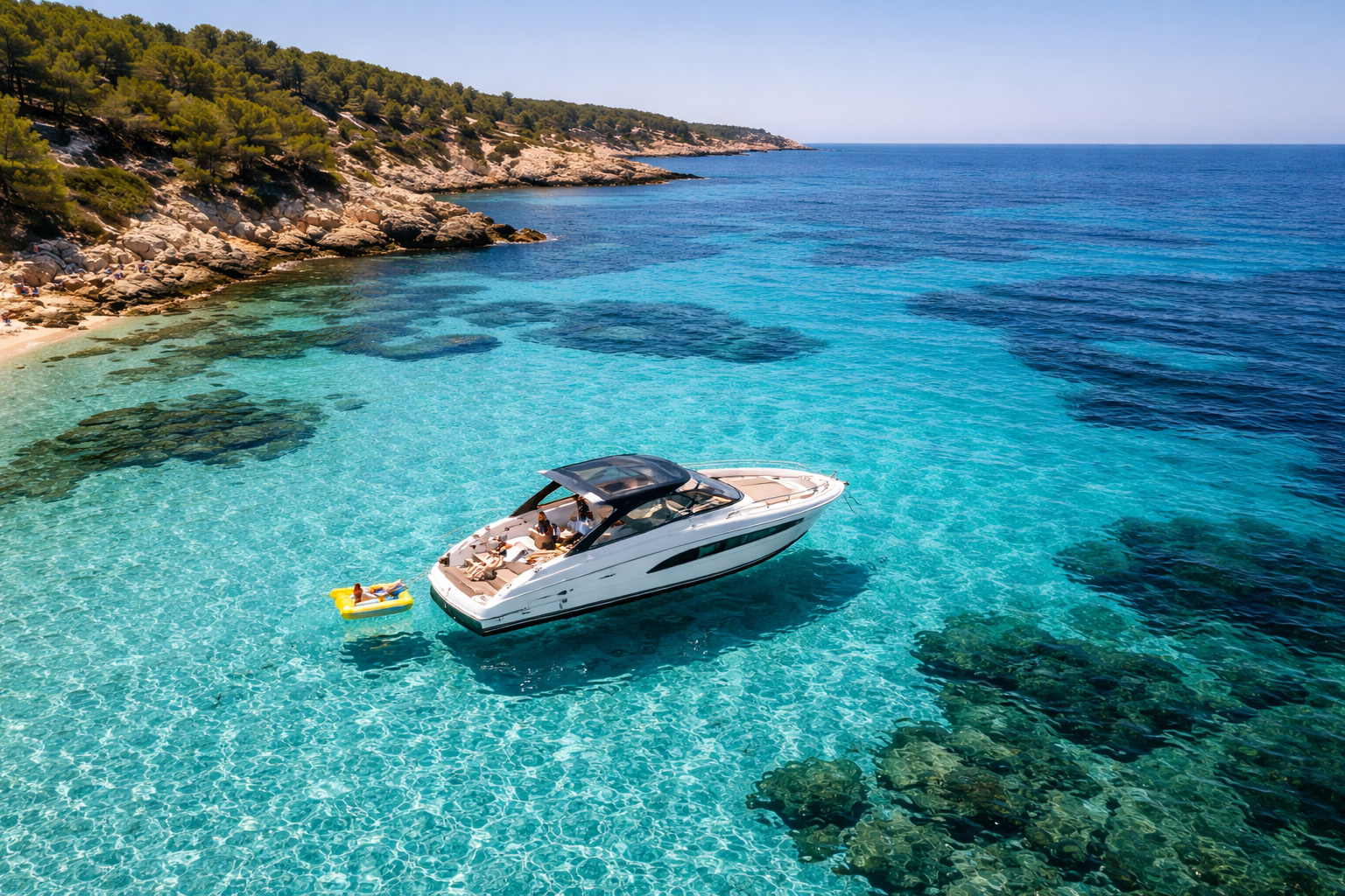 Las calas más cercanas a Sant Antoni en lancha
