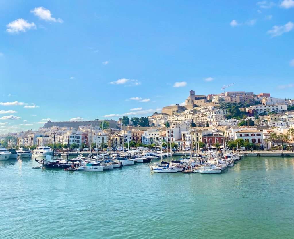 Precio alquiler barco Ibiza 2026: guía de tarifas actualizada