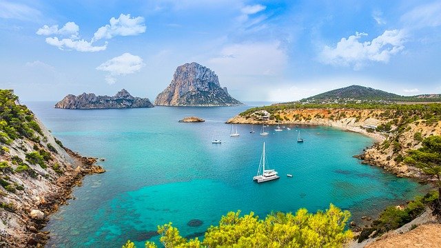 Las Mejores Playas en Ibiza: Guía Completa 2026