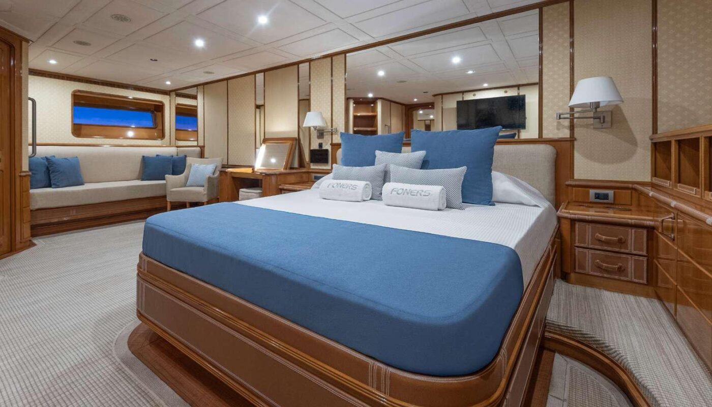 Custom Royal Yacht 150