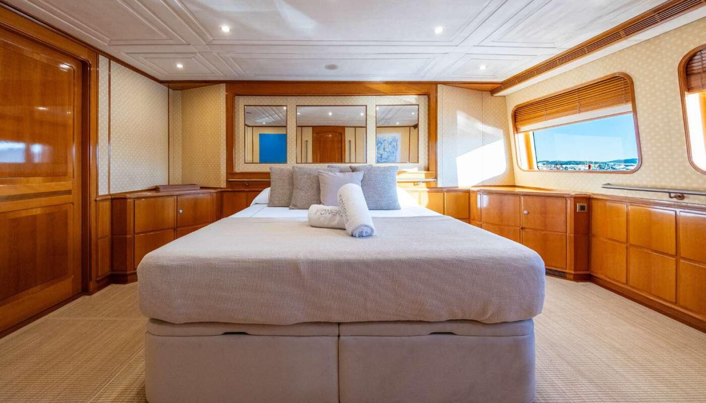 Custom Royal Yacht 150
