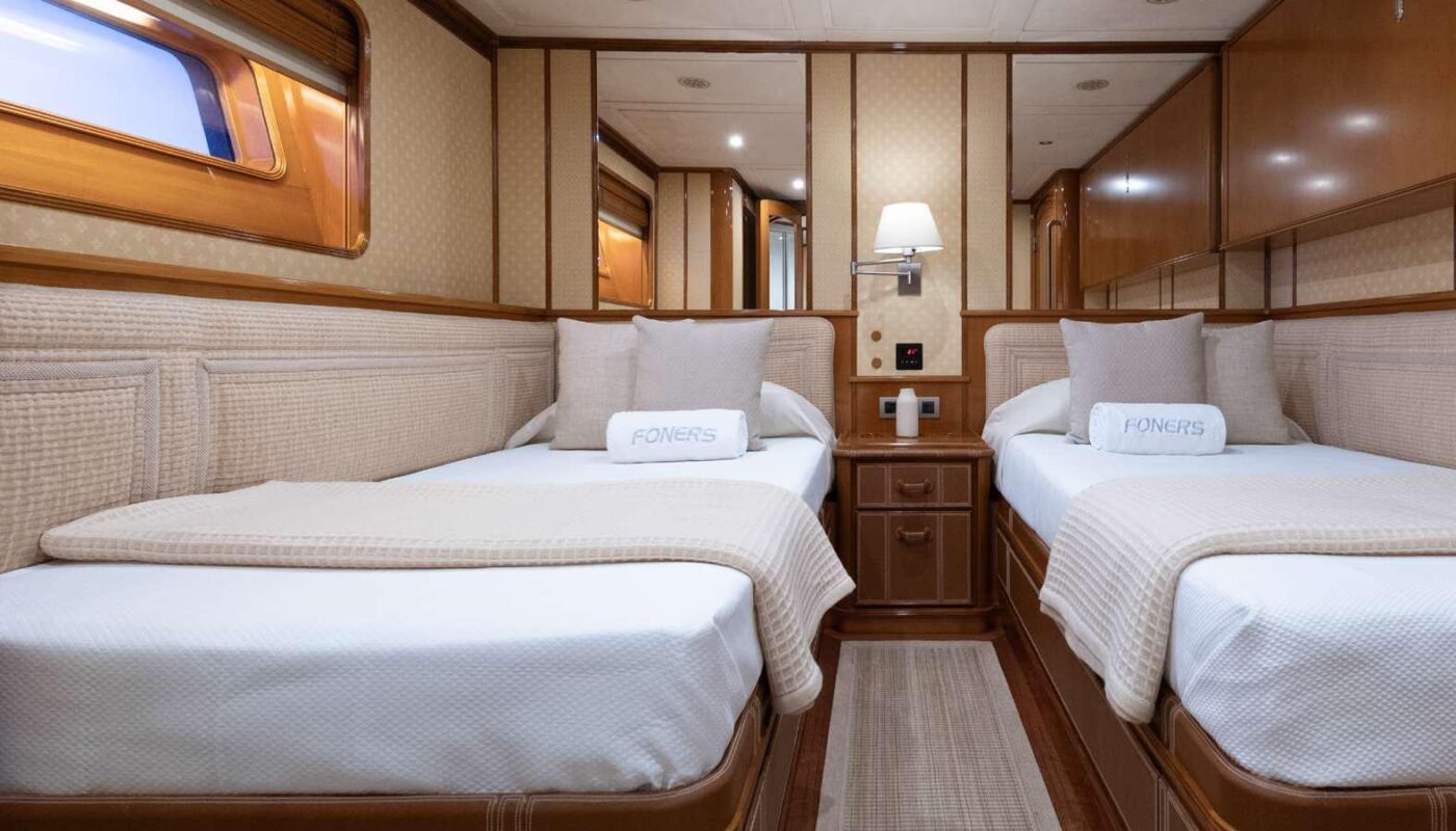 Custom Royal Yacht 150