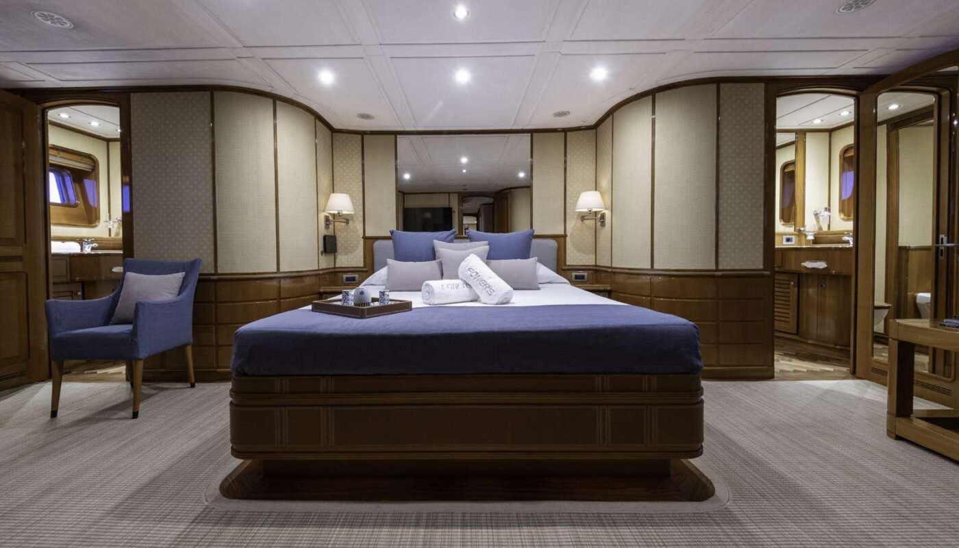 Custom Royal Yacht 150